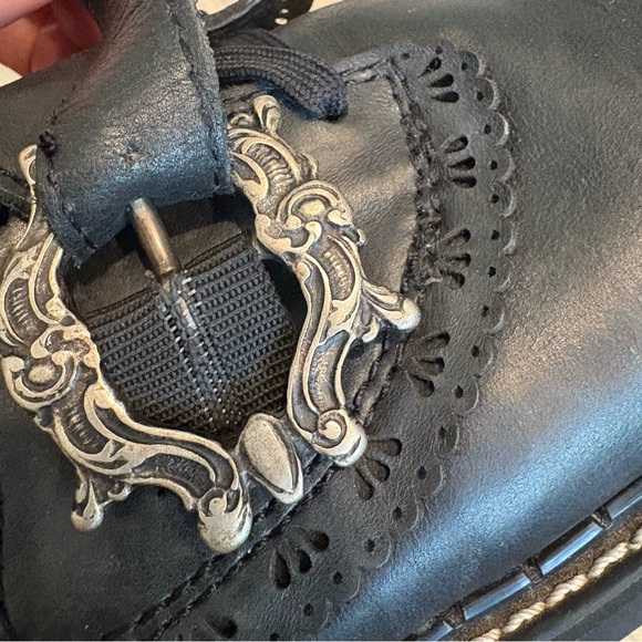 John Fluevog Discontinued 7TH Heaven Capellan Buckled Derby Shoe, Sz 6 - Picture 16 of 16